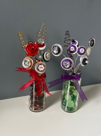 2 buttons posies