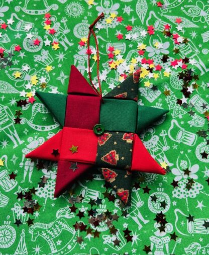 No sew star on Christmas background